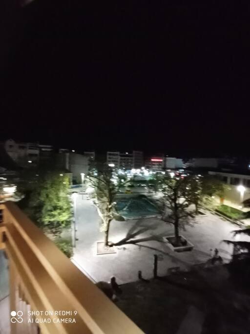 Λάρισα Διαμέρισμα Με Θέα Πλατεία Στο Κέντρο Της Πόλης Daire Dış mekan fotoğraf