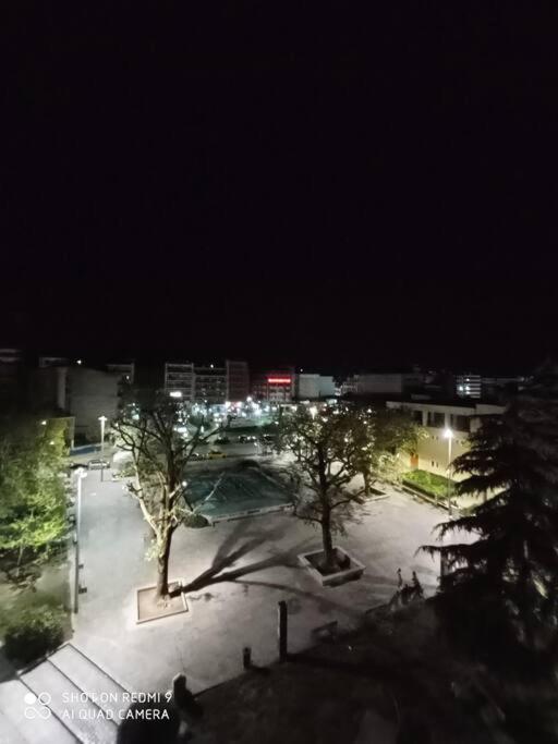 Λάρισα Διαμέρισμα Με Θέα Πλατεία Στο Κέντρο Της Πόλης Daire Dış mekan fotoğraf