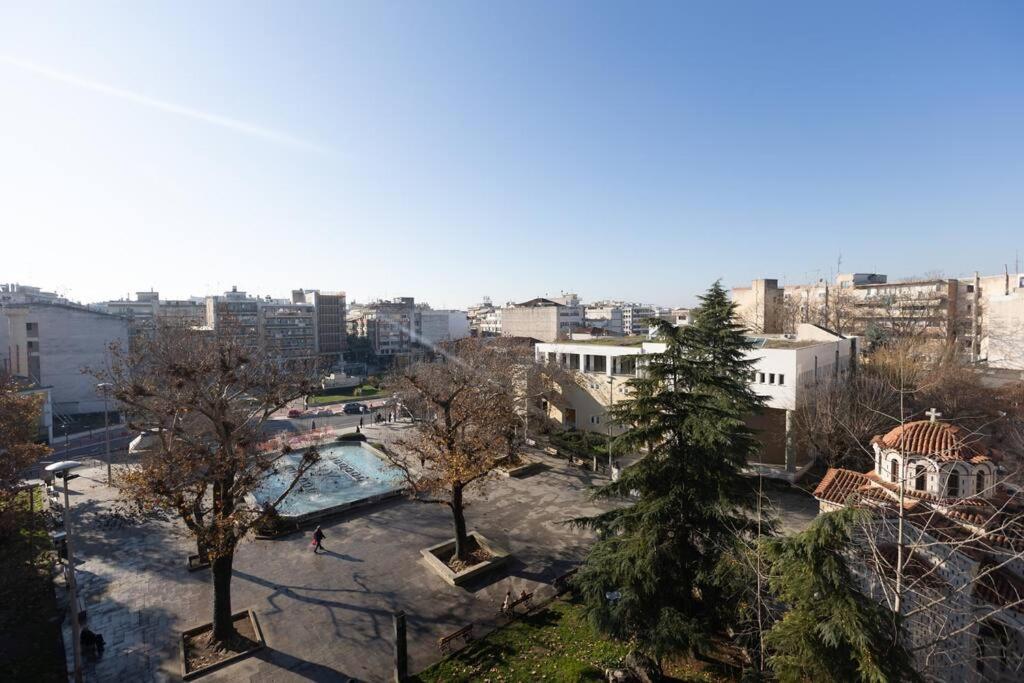 Λάρισα Διαμέρισμα Με Θέα Πλατεία Στο Κέντρο Της Πόλης Daire Dış mekan fotoğraf